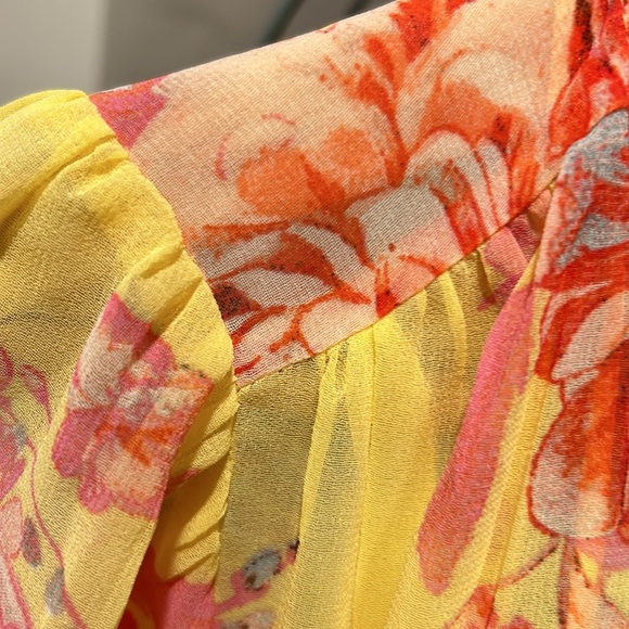 Nice blouse 🌺 - Picture 5 of 5